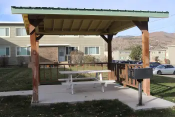 Cottonwood exterior 2