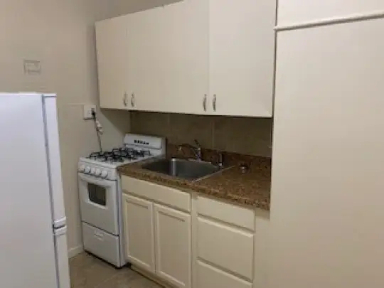 Iris St kitchen