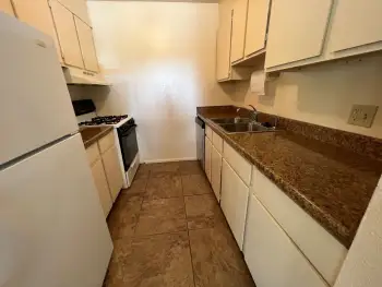 Ponderosa Pines 1BR - Kitchen